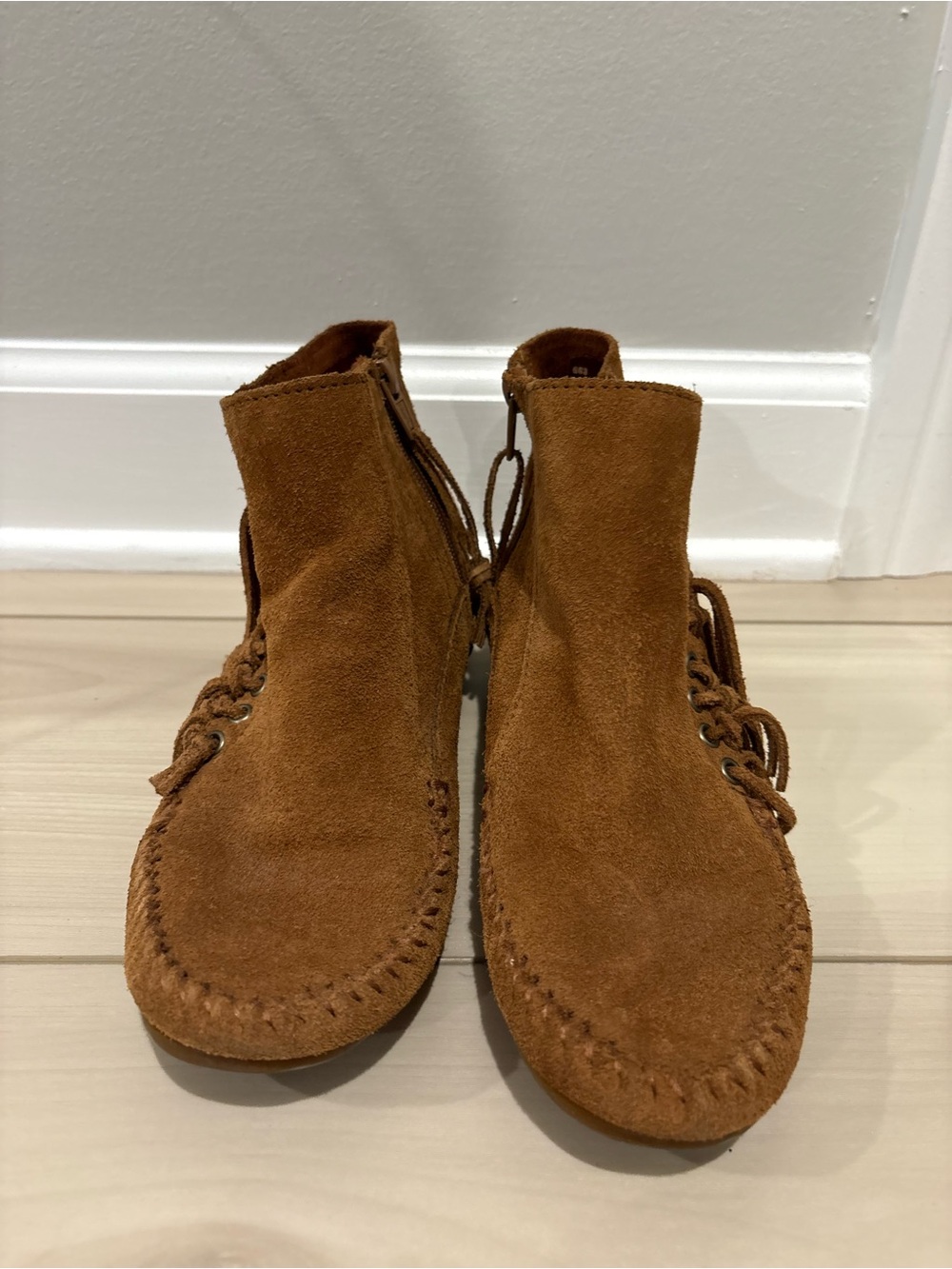 Minnetonka Women's Chestnut Suede Moc Toe Ankle Booties
